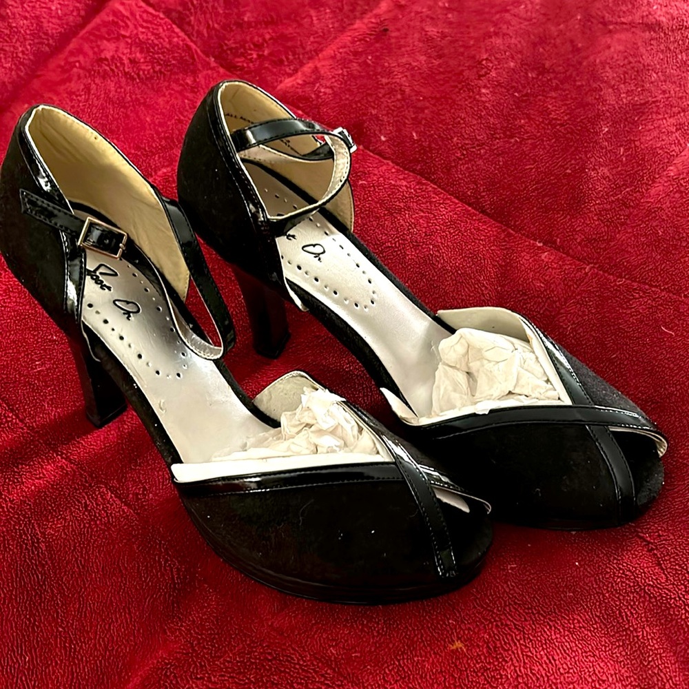 New open toe w ankle strap.